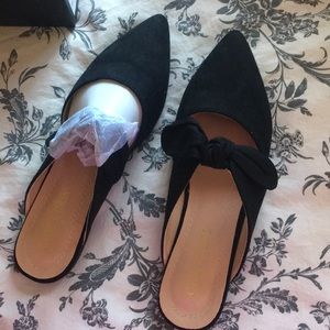 Black bow flats
